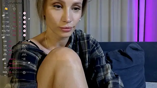 Snapshot of Alice_Wonders chatting on June 2026 08:15:01 PM Alice Wonders online show from June 2026 08:15:01 PM
