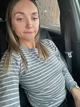 Snapshot of AngelinaMoore chatting on February 2025 02:27:02 PM AngelinaMoore online show from February 2025 02:27:02 PM