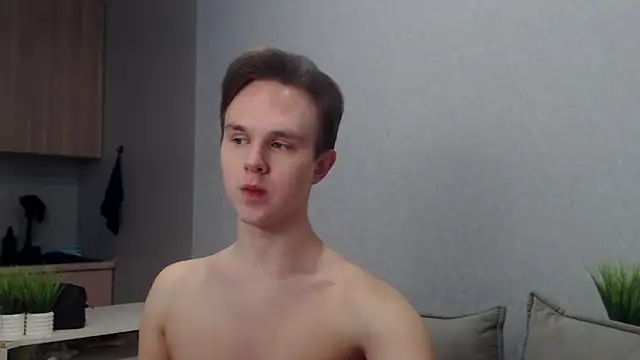 Snapshot of MartinMendez chatting on April 2026 12:17:02 PM MartinMendez online show from April 2026 12:17:02 PM