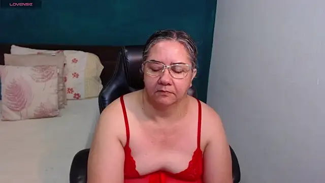 Snapshot of scaelettdubois chatting on June 2026 10:23:02 PM scaelettdubois online show from June 2026 10:23:02 PM
