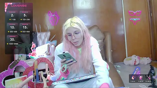 Skinygirl online show from November 2025 11:21:02 PM