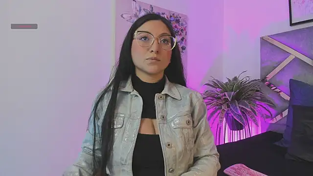 lucy neil online show from January 2026 04:05:01 AM