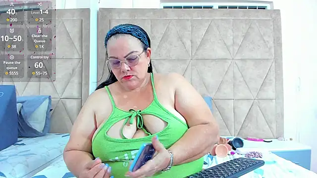 mommy cute online show from February 2025 03:07:01 AM