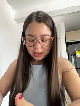 Lucyklein2022 online show from December 2024 06:15:02 PM