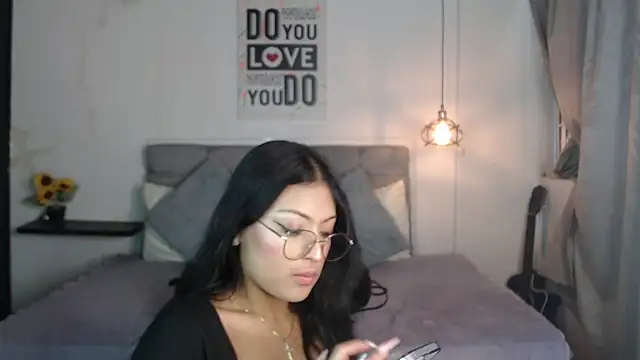 vaness weet online show from January 2025 07:59:02 PM