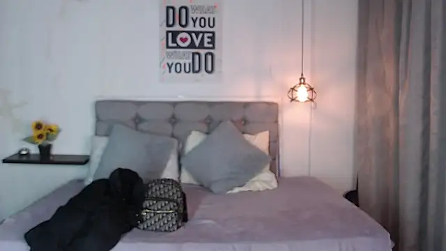 vaness weet online show from January 2025 01:48:01 AM