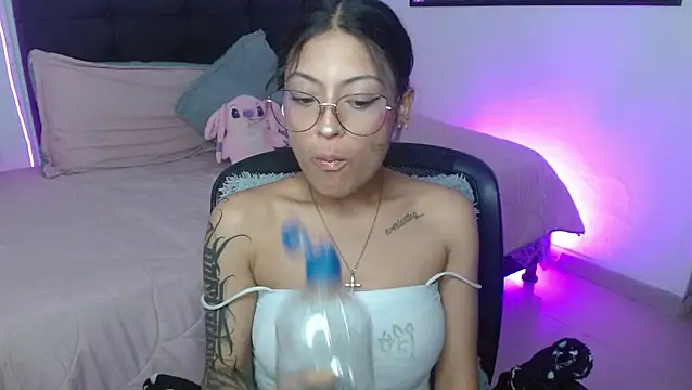 Snapshot of vaness_weet chatting on February 2026 09:32:02 PM vaness weet online show from February 2026 09:32:02 PM
