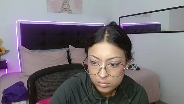 Snapshot of vaness_weet chatting on February 2026 06:37:02 PM vaness weet online show from February 2026 06:37:02 PM