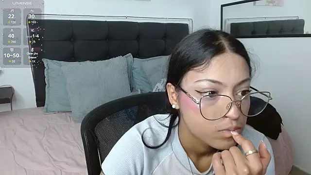 Snapshot of vaness_weet chatting on March 2026 08:15:02 PM vaness weet online show from March 2026 08:15:02 PM