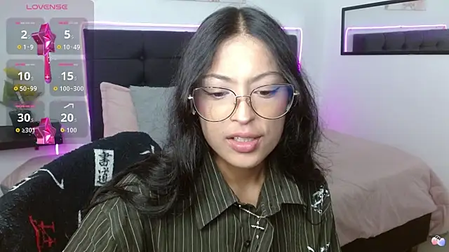 Snapshot of vaness_weet chatting on April 2026 08:28:02 PM vaness weet online show from April 2026 08:28:02 PM