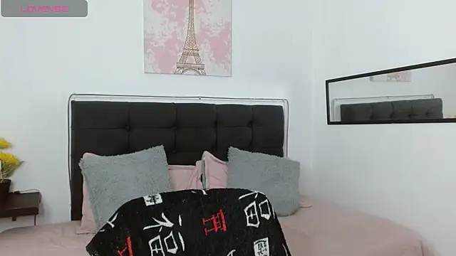 Snapshot of vaness_weet chatting on April 2026 08:39:02 PM vaness weet online show from April 2026 08:39:02 PM