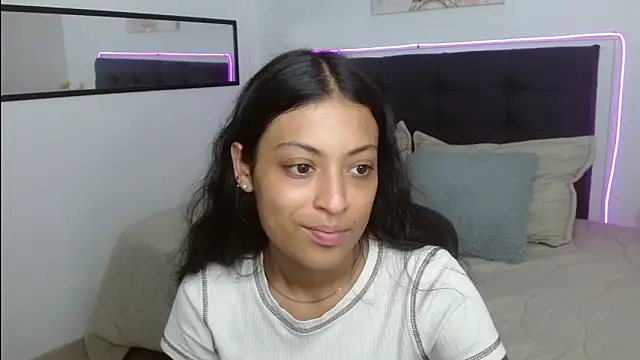 Snapshot of vaness_weet chatting on April 2026 06:56:02 PM vaness weet online show from April 2026 06:56:02 PM