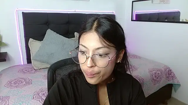 Snapshot of vaness_weet chatting on May 2026 07:34:02 PM vaness weet online show from May 2026 07:34:02 PM
