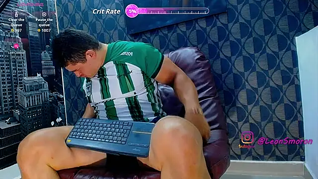 Snapshot of Leonsmoron chatting on July 2026 01:26:01 AM Leonsmoron online show from July 2026 01:26:01 AM