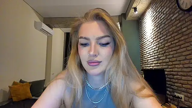 Snapshot of fifteenpoem chatting on June 2026 01:11:02 AM fifteenpoem online show from June 2026 01:11:02 AM