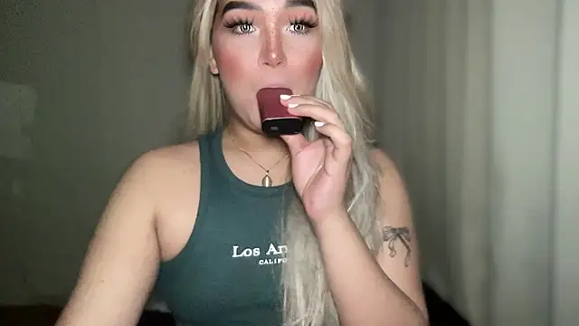 Snapshot of MissCataleyaxxx chatting on March 2025 01:21:02 AM MissCataleyaxxx online show from March 2025 01:21:02 AM