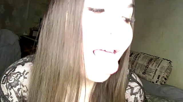 Var Kiss online show from March 2025 03:24:01 PM