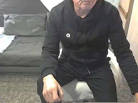 kiam471 online show from November 2025 06:52:01 PM