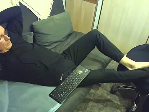 kiam471 online show from February 2026 06:48:01 PM