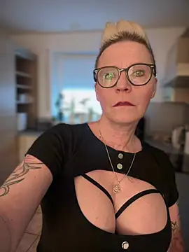 Snapshot of German_Milf chatting on January 2025 01:47:01 PM German Milf online show from January 2025 01:47:01 PM