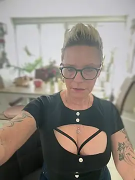 Snapshot of German_Milf chatting on February 2025 01:32:01 PM German Milf online show from February 2025 01:32:01 PM