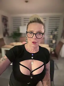 Snapshot of German_Milf chatting on February 2025 06:15:02 PM German Milf online show from February 2025 06:15:02 PM