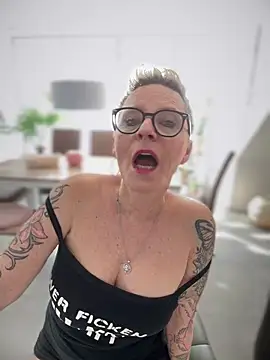 Snapshot of German_Milf chatting on February 2025 02:01:01 PM German Milf online show from February 2025 02:01:01 PM