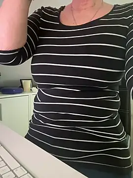 Snapshot of German_Milf chatting on February 2025 10:20:02 AM German Milf online show from February 2025 10:20:02 AM