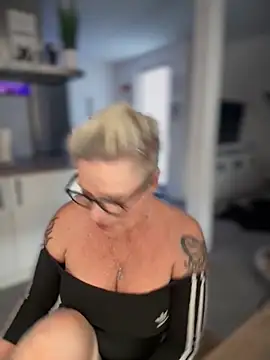 Snapshot of German_Milf chatting on October 2025 01:23:01 PM German Milf online show from October 2025 01:23:01 PM