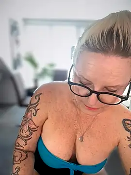 Snapshot of German_Milf chatting on October 2025 01:00:01 PM German Milf online show from October 2025 01:00:01 PM