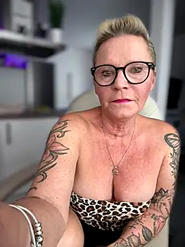 Snapshot of German_Milf chatting on October 2025 01:14:01 PM German Milf online show from October 2025 01:14:01 PM