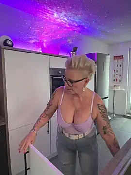 German Milf online show from November 2025 02:04:01 PM