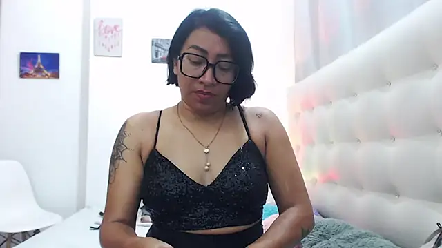 Snapshot of hornywife_ chatting on September 2025 07:25:02 PM hornywife online show from September 2025 07:25:02 PM