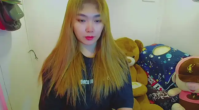 TR4NSCUTI3 online show from February 2025 09:51:01 PM