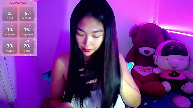 TR4NSCUTI3 online show from October 2025 06:42:02 PM