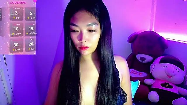 TR4NSCUTI3 online show from October 2025 08:02:02 PM