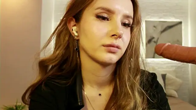 Snapshot of Betty_June chatting on March 2025 12:22:02 AM Betty June online show from March 2025 12:22:02 AM