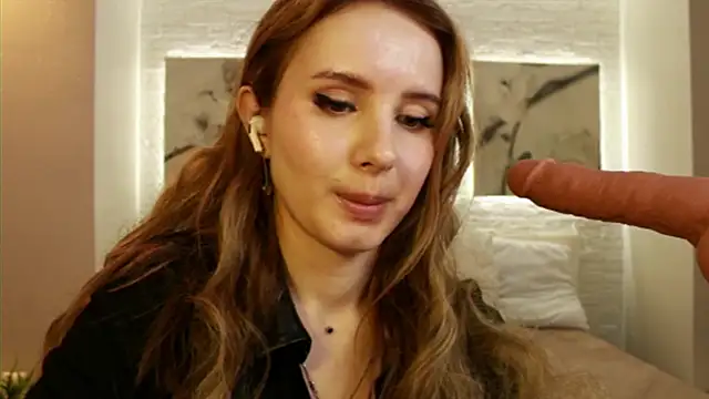 Snapshot of Betty_June chatting on March 2025 11:59:02 PM Betty June online show from March 2025 11:59:02 PM