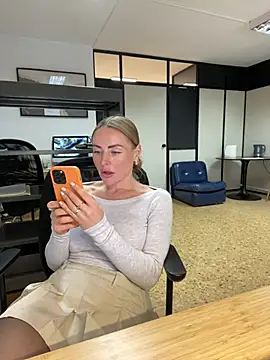 EmaSalis online show from January 2025 12:51:02 PM