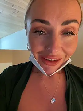 EmaSalis online show from September 2025 11:21:02 AM