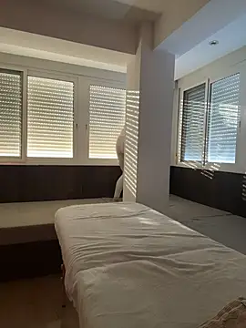 EmaSalis online show from February 2026 07:48:01 AM