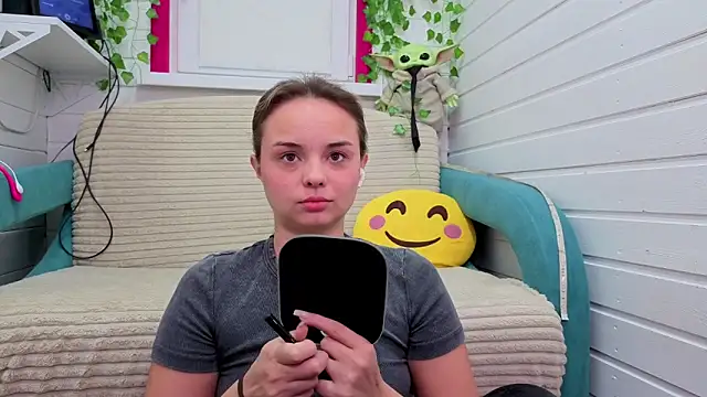 Misss Vikk online show from November 2025 06:01:01 AM