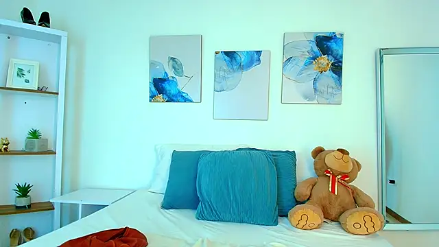 Isabella Harley online show from March 2026 01:23:02 PM