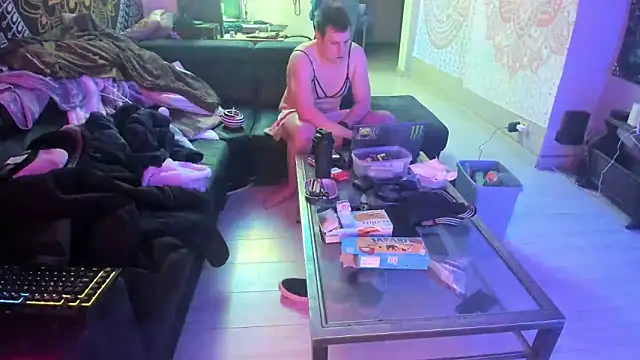 Snapshot of slankecrosdresser chatting on February 2025 09:48:02 PM slankecrosdresser online show from February 2025 09:48:02 PM