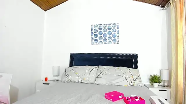Snapshot of ZulyMichels chatting on September 2025 12:27:02 PM ZulyMichels online show from September 2025 12:27:02 PM