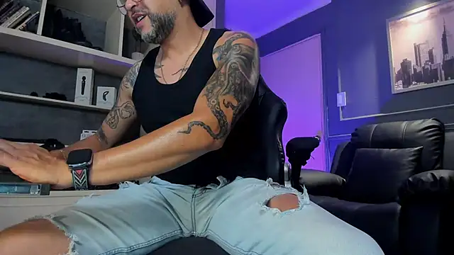 MrFrank tattoo online show from November 2025 02:22:01 AM