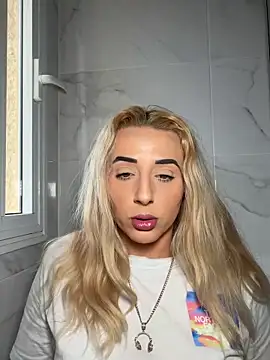 Snapshot of Strongqueen chatting on May 2026 06:38:01 PM Strongqueen online show from May 2026 06:38:01 PM