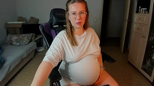 Snapshot of stella_vestal chatting on May 2026 11:15:02 AM stella vestal online show from May 2026 11:15:02 AM