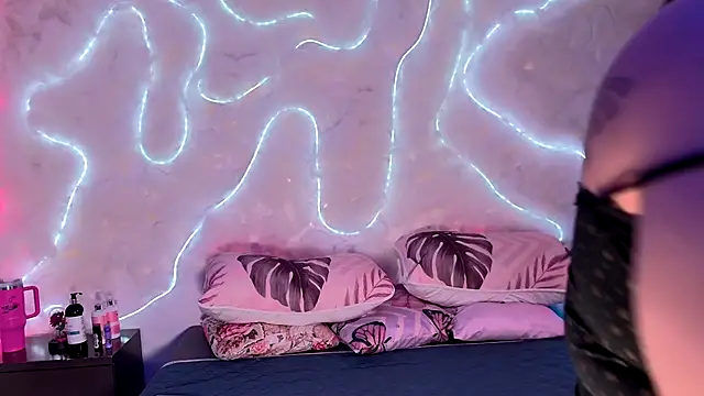 Snapshot of emmajohnss chatting on December 2025 05:13:01 AM emmajohnss online show from December 2025 05:13:01 AM