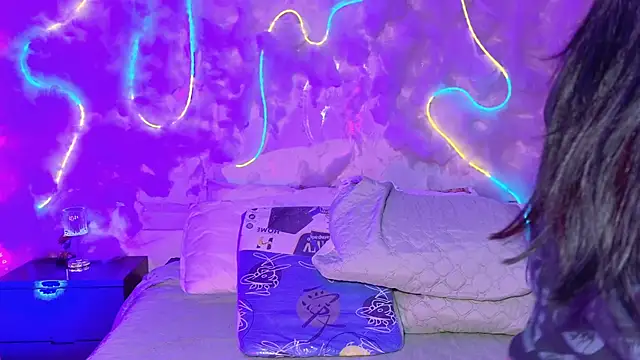 Snapshot of emmajohnss chatting on February 2026 04:02:01 AM emmajohnss online show from February 2026 04:02:01 AM